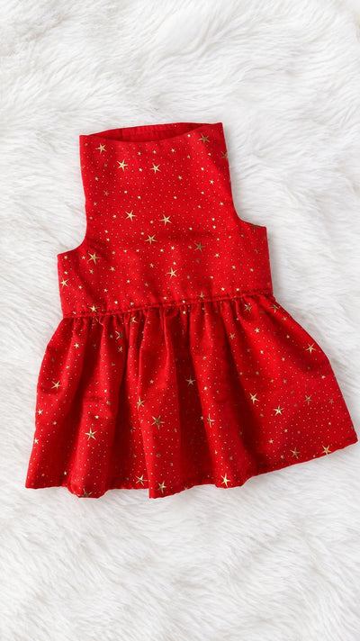 Vestido rojo con estampado de estrellas